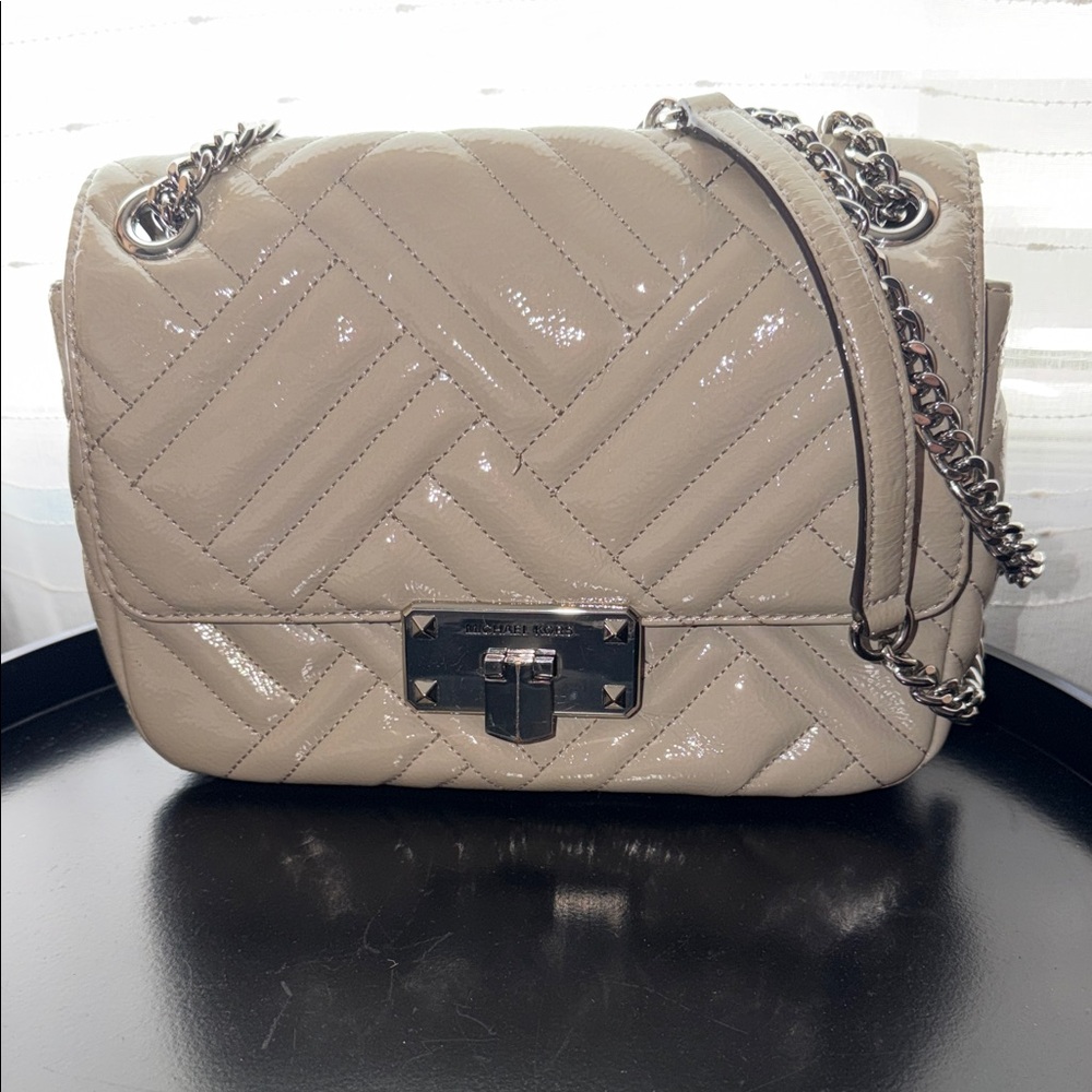 MICHAEL KORS VIVIANNE Medium Shoulder Flap Satchel